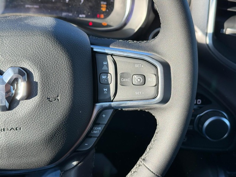 Ram 1500 Vehicle Full-screen Gallery Image 15