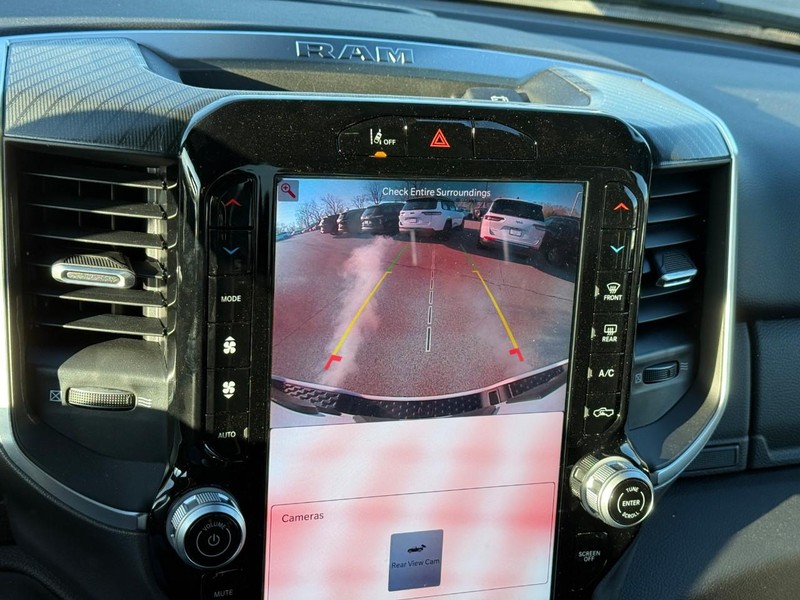 Ram 1500 Vehicle Full-screen Gallery Image 17