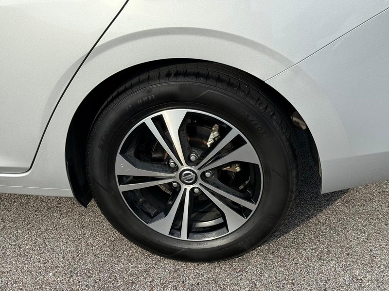 Nissan Sentra Vehicle Image 05