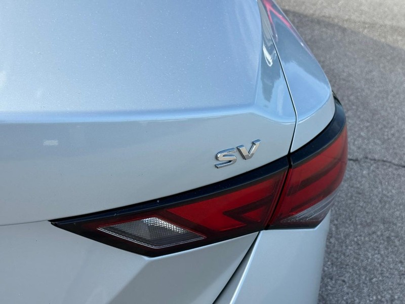 Nissan Sentra Vehicle Image 07