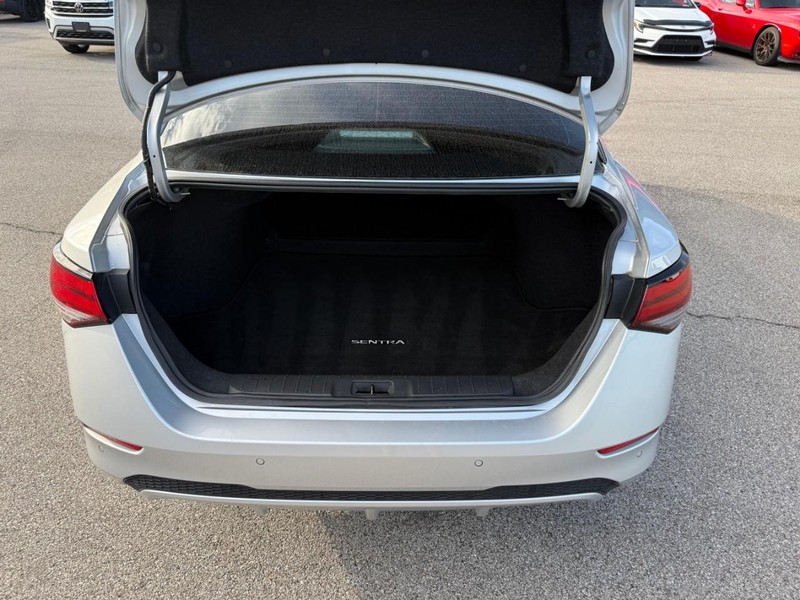 Nissan Sentra Vehicle Image 08