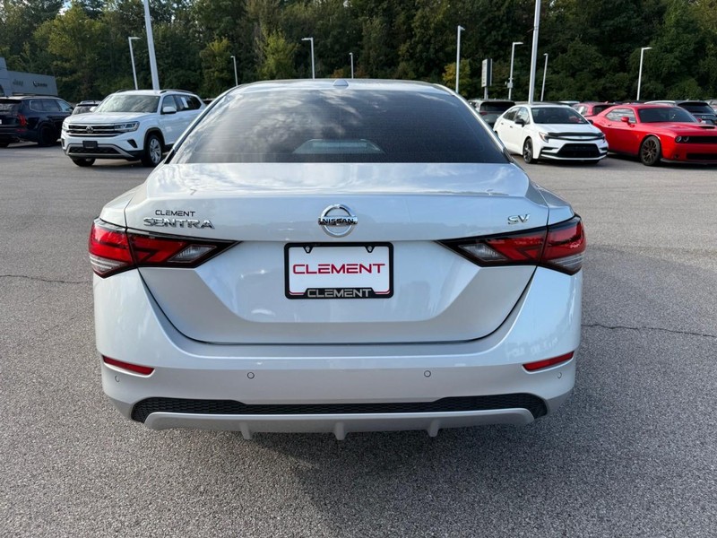 Nissan Sentra Vehicle Image 09