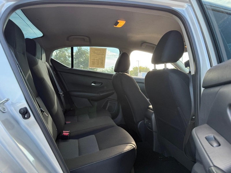 Nissan Sentra Vehicle Image 14