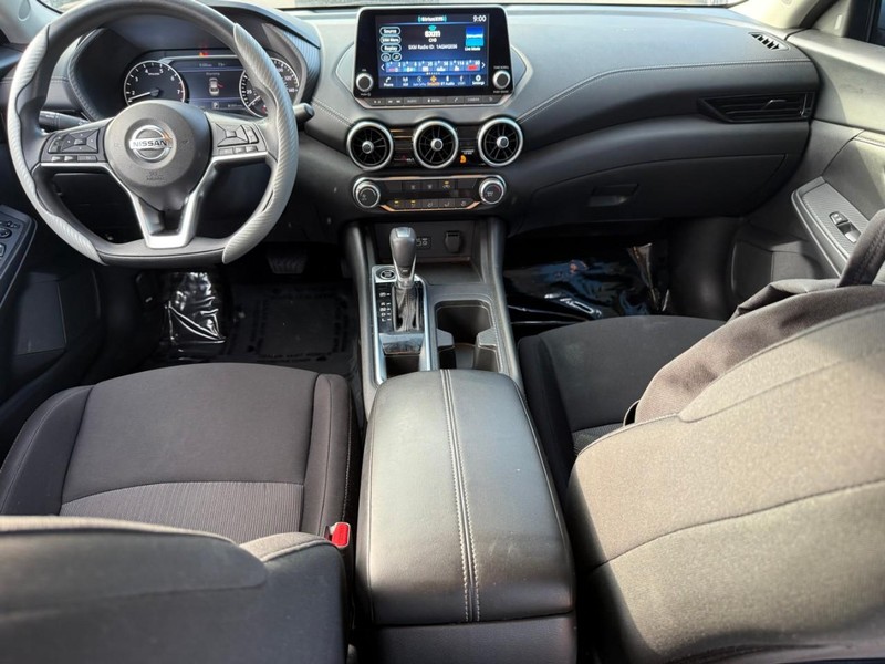 Nissan Sentra Vehicle Image 15