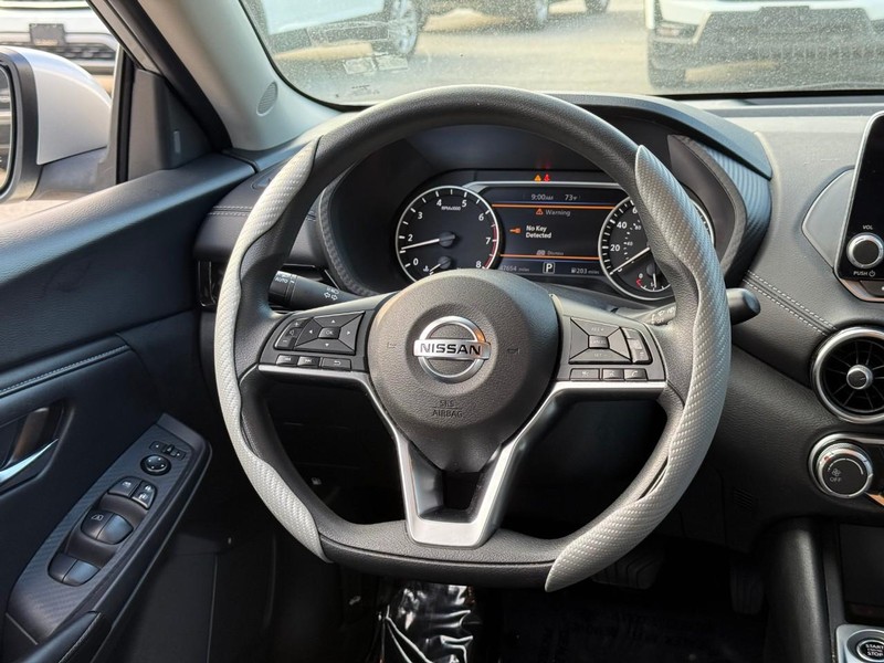 Nissan Sentra Vehicle Image 16
