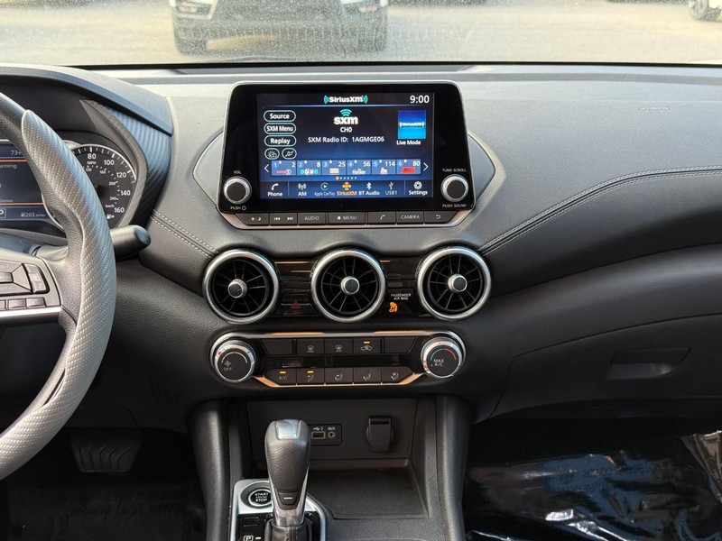 Nissan Sentra Vehicle Image 17