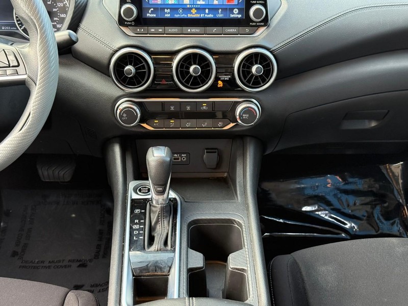Nissan Sentra Vehicle Image 18