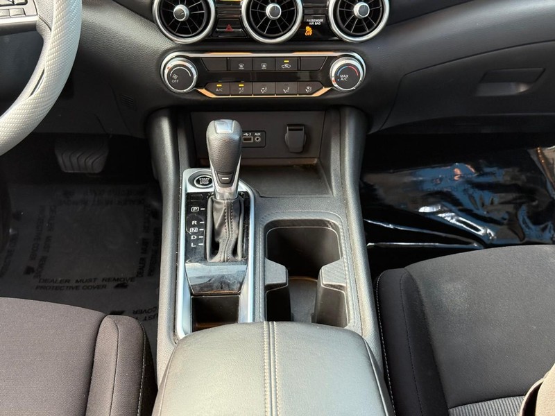 Nissan Sentra Vehicle Image 19