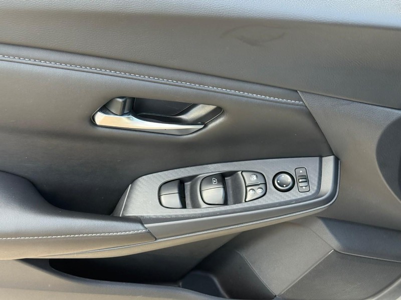 Nissan Sentra Vehicle Image 20