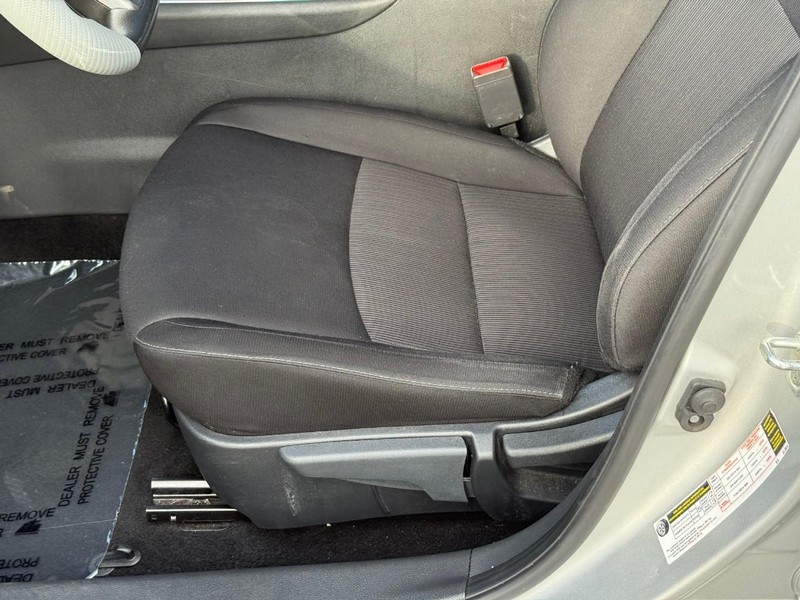 Nissan Sentra Vehicle Image 21