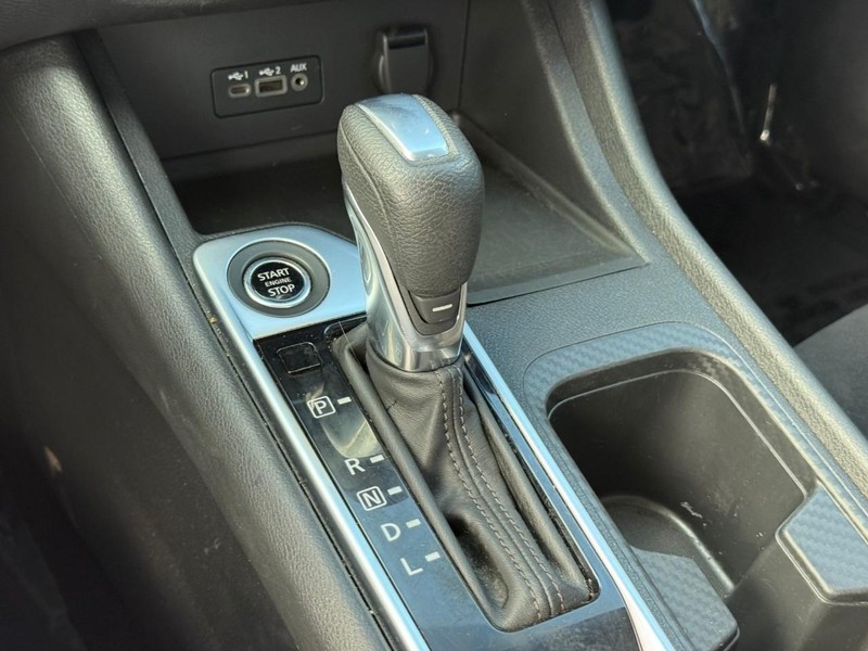 Nissan Sentra Vehicle Image 22