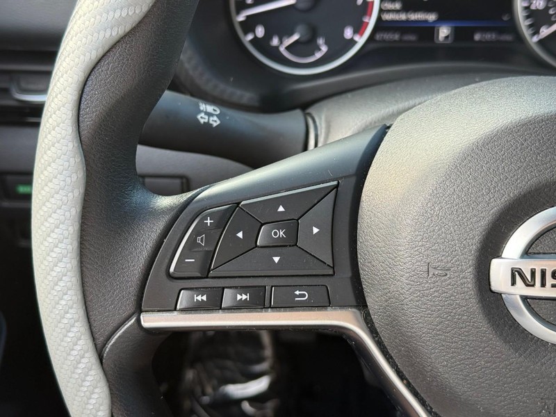 Nissan Sentra Vehicle Image 24