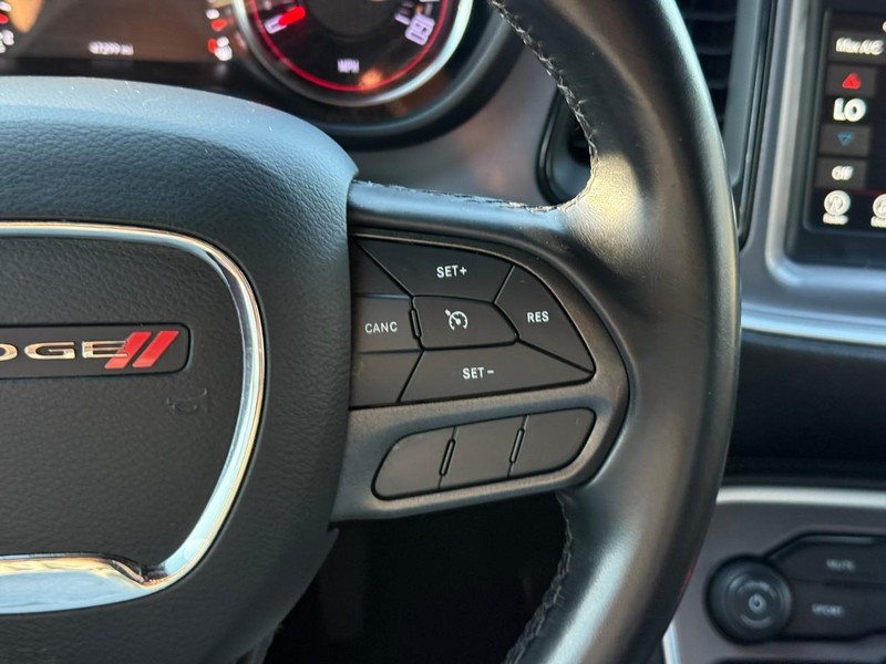 Dodge Challenger Vehicle Image 16