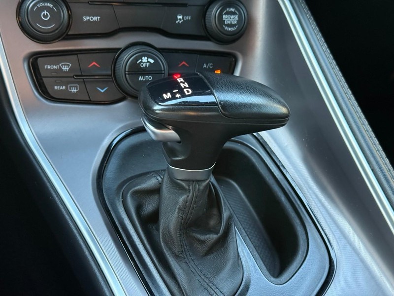 Dodge Challenger Vehicle Image 18