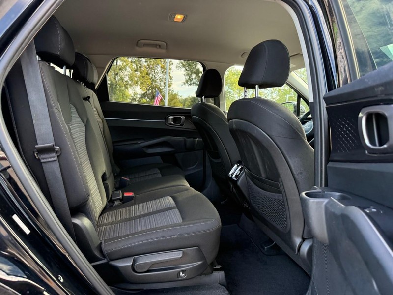 Kia Sorento Vehicle Image 12