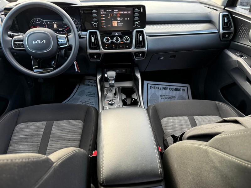 Kia Sorento Vehicle Image 13