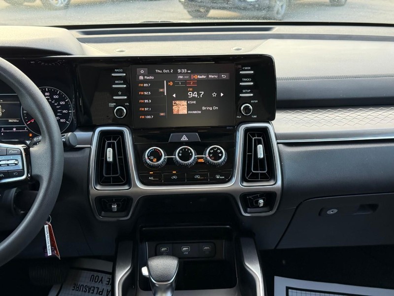 Kia Sorento Vehicle Image 15