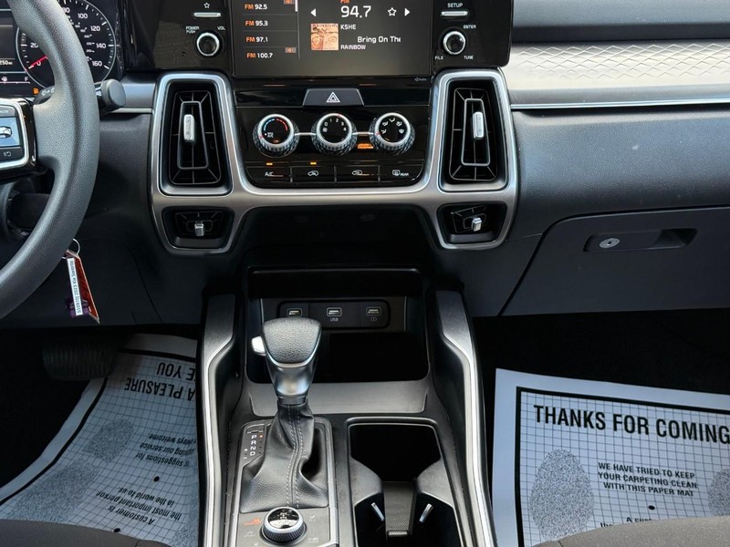 Kia Sorento Vehicle Image 16
