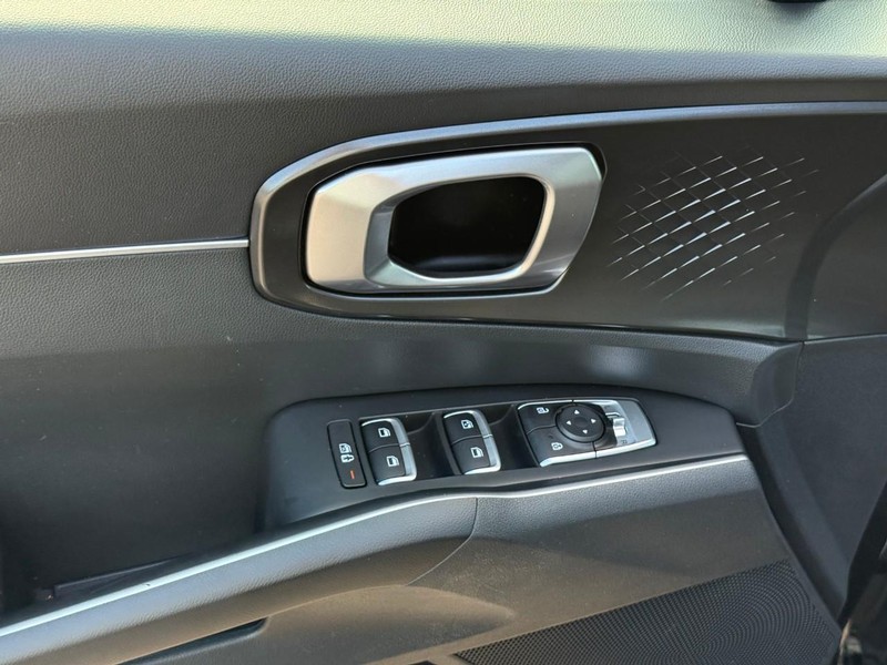 Kia Sorento Vehicle Image 18