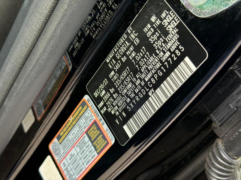 Kia Sorento Vehicle Image 24