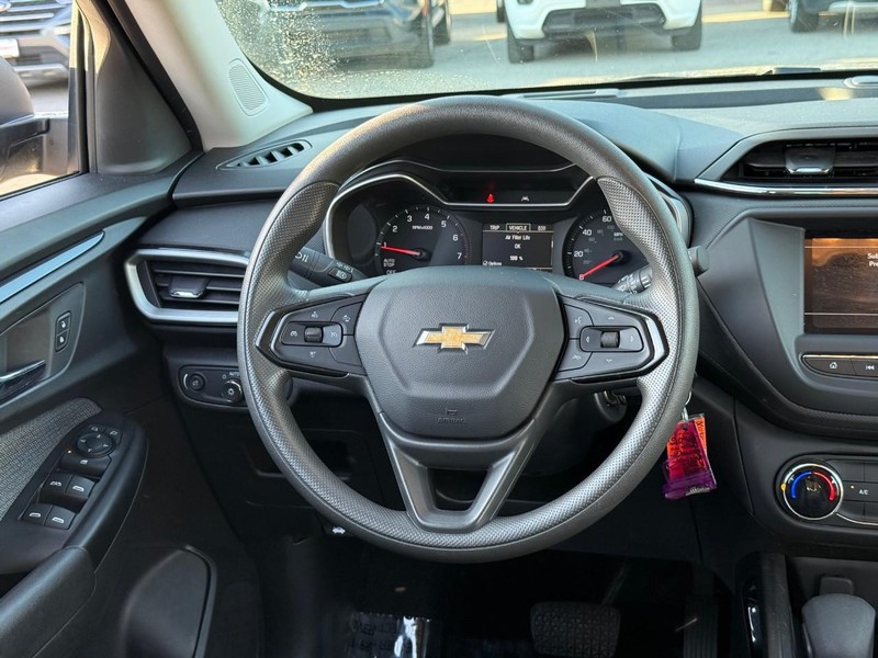 Chevrolet TrailBlazer Vehicle Image 15