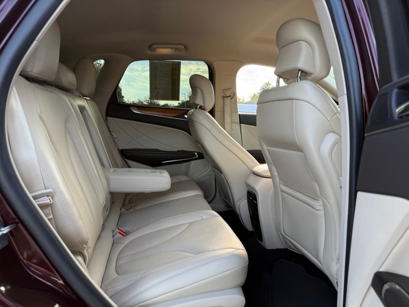 Lincoln MKC Vehicle Image 13