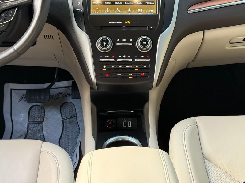 Lincoln MKC Vehicle Image 17