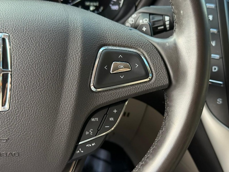 Lincoln MKC Vehicle Image 22