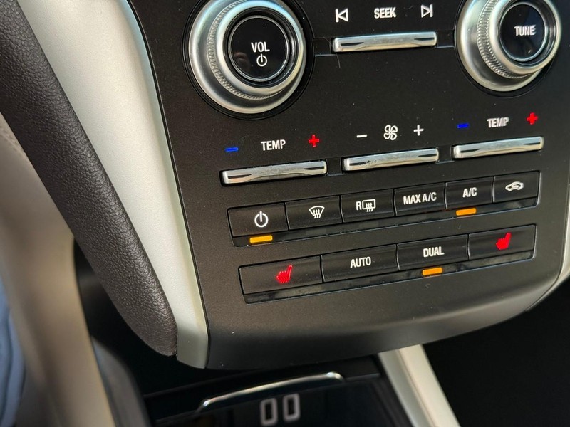 Lincoln MKC Vehicle Image 24
