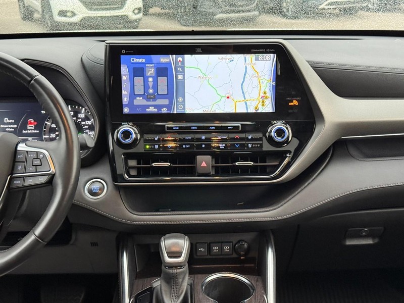 Toyota Highlander Vehicle Image 18