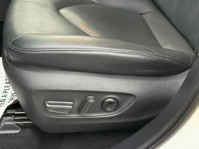 Toyota Highlander Vehicle Image 24