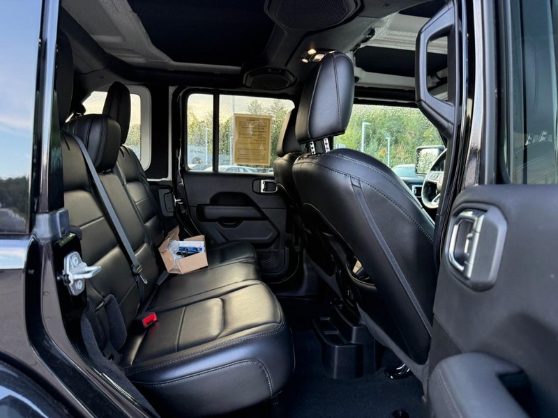 Jeep Wrangler Vehicle Image 13