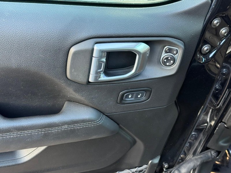Jeep Wrangler Vehicle Image 18