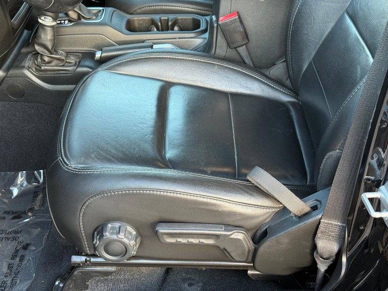 Jeep Wrangler Vehicle Image 19