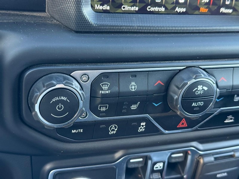 Jeep Wrangler Vehicle Image 24