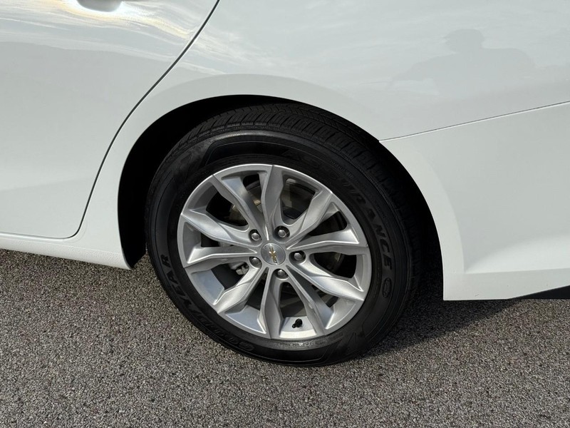 Chevrolet Malibu Vehicle Image 05