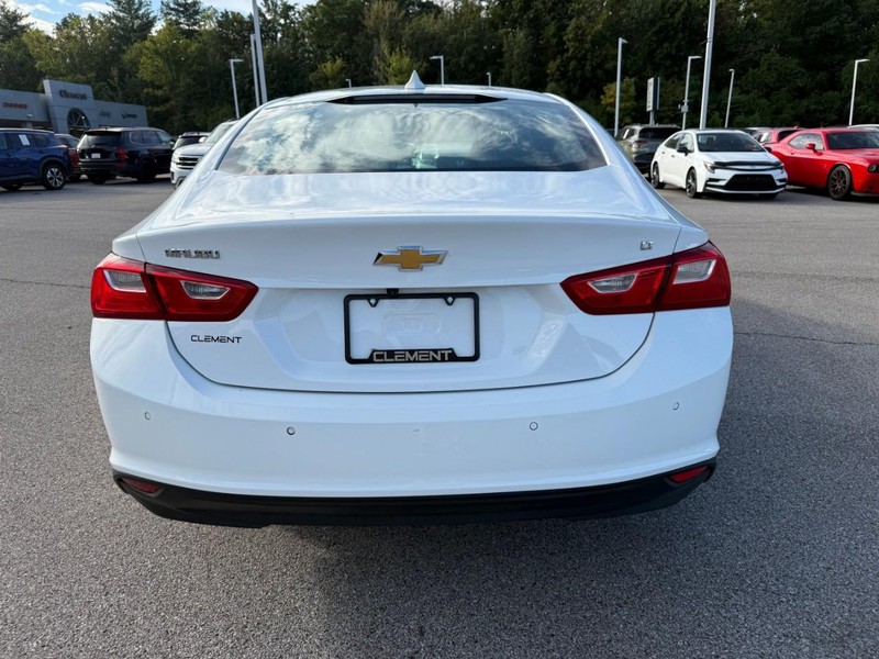 Chevrolet Malibu Vehicle Image 09