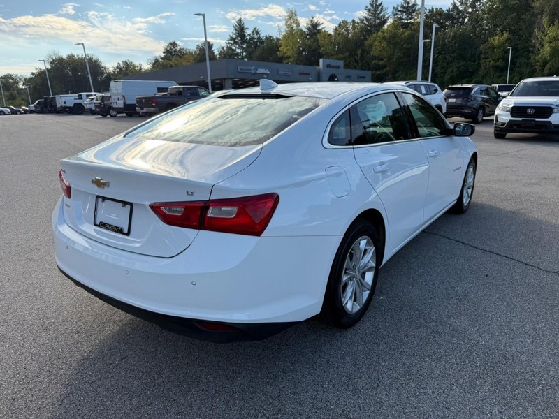 Chevrolet Malibu Vehicle Image 11
