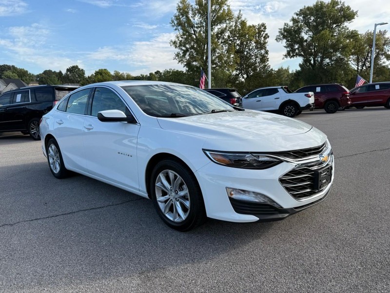 Chevrolet Malibu Vehicle Image 12