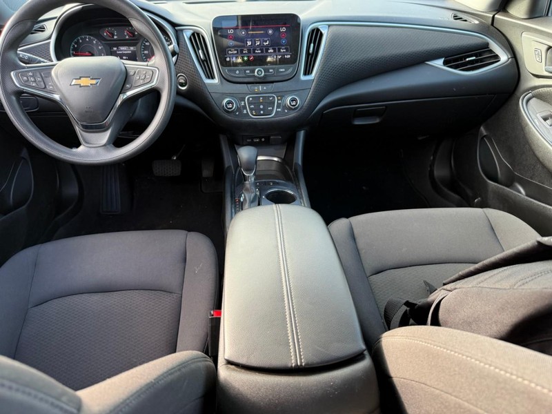 Chevrolet Malibu Vehicle Image 15