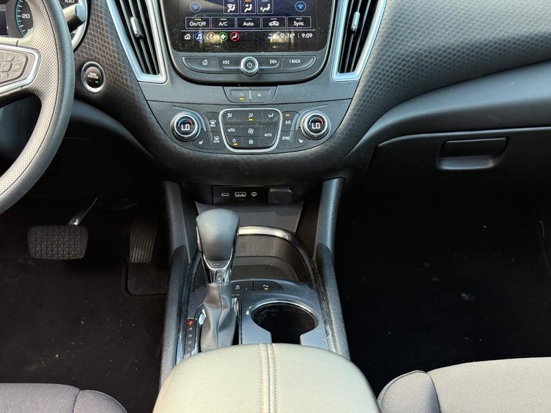 Chevrolet Malibu Vehicle Image 18