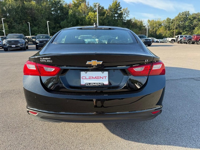 Chevrolet Malibu Vehicle Image 08