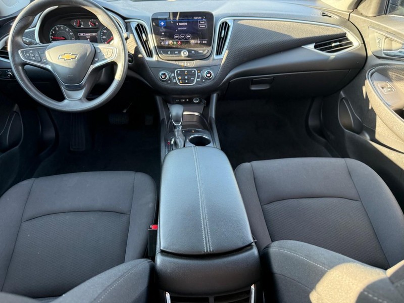 Chevrolet Malibu Vehicle Image 13