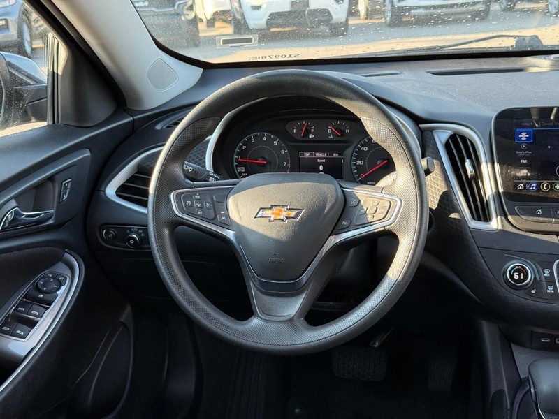 Chevrolet Malibu Vehicle Image 14