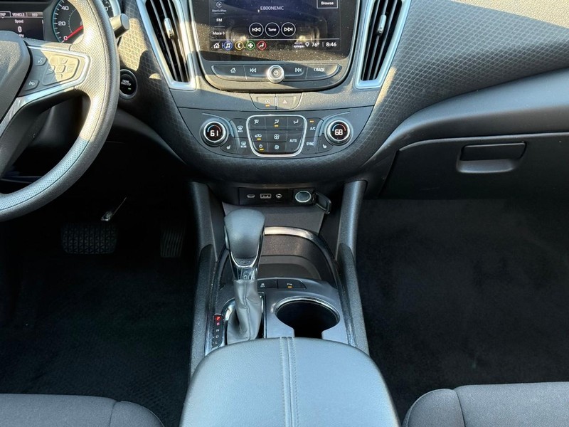 Chevrolet Malibu Vehicle Image 16