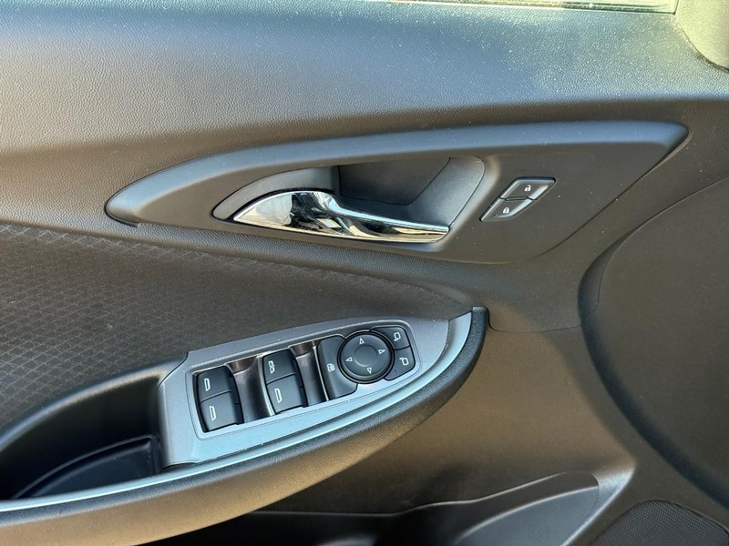 Chevrolet Malibu Vehicle Image 17