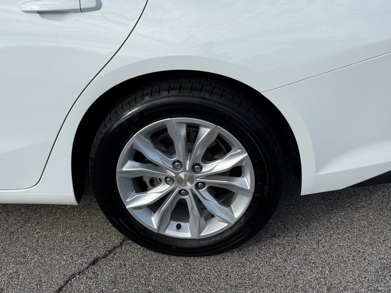 Chevrolet Malibu Vehicle Image 05