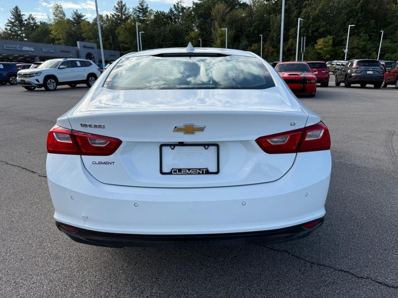 Chevrolet Malibu Vehicle Image 09