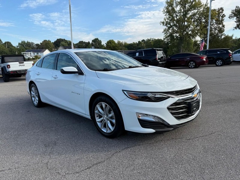 Chevrolet Malibu Vehicle Image 12