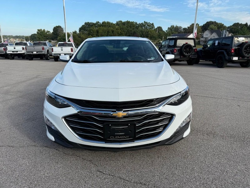 Chevrolet Malibu Vehicle Image 13